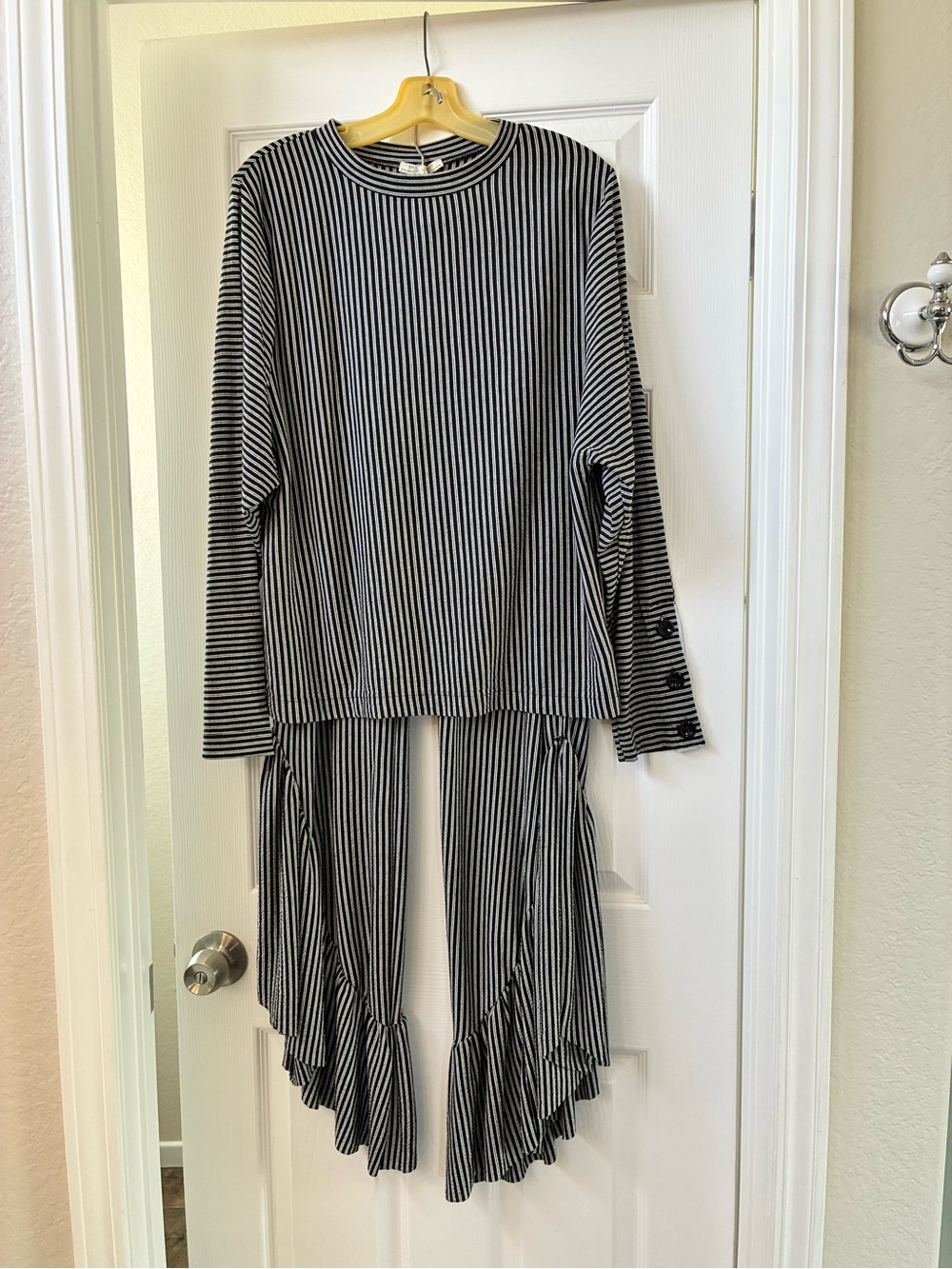H&M Black & White Vertical Stripe asymmetrical Knit shirt/pants set